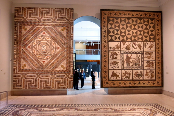 Uno de los museos gratuitos más fascinantes de Madrid es el Museo Nacional de Arqueología, que alberga estos mosaicos romanos.