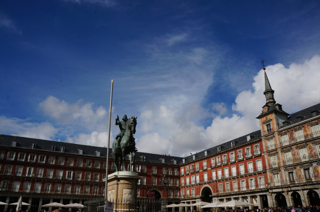Something In Her Ramblings, un blog de viajes de Madrid, descubre las mejores plazas de Madrid.